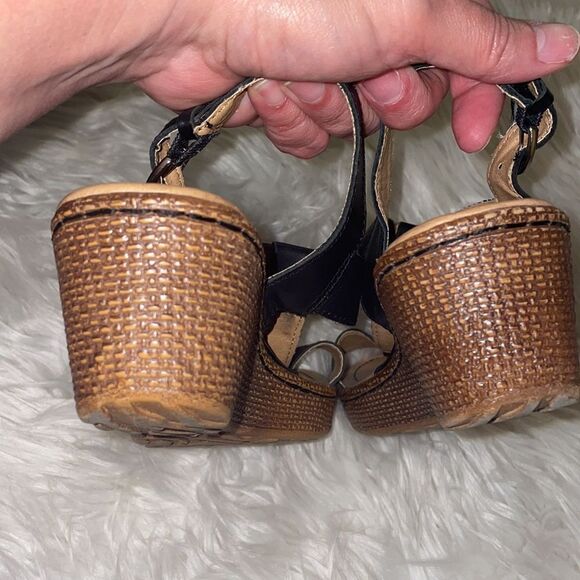 b.o.c. Born Concept Black Wedge T-strap Sandals - Picture 6 of 7